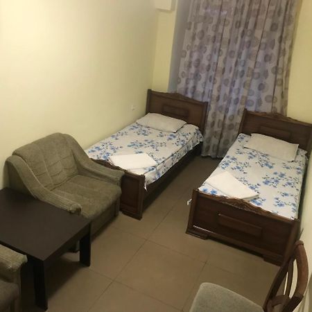 耶烈万 共和广场最好旅馆旅舍 外观 照片