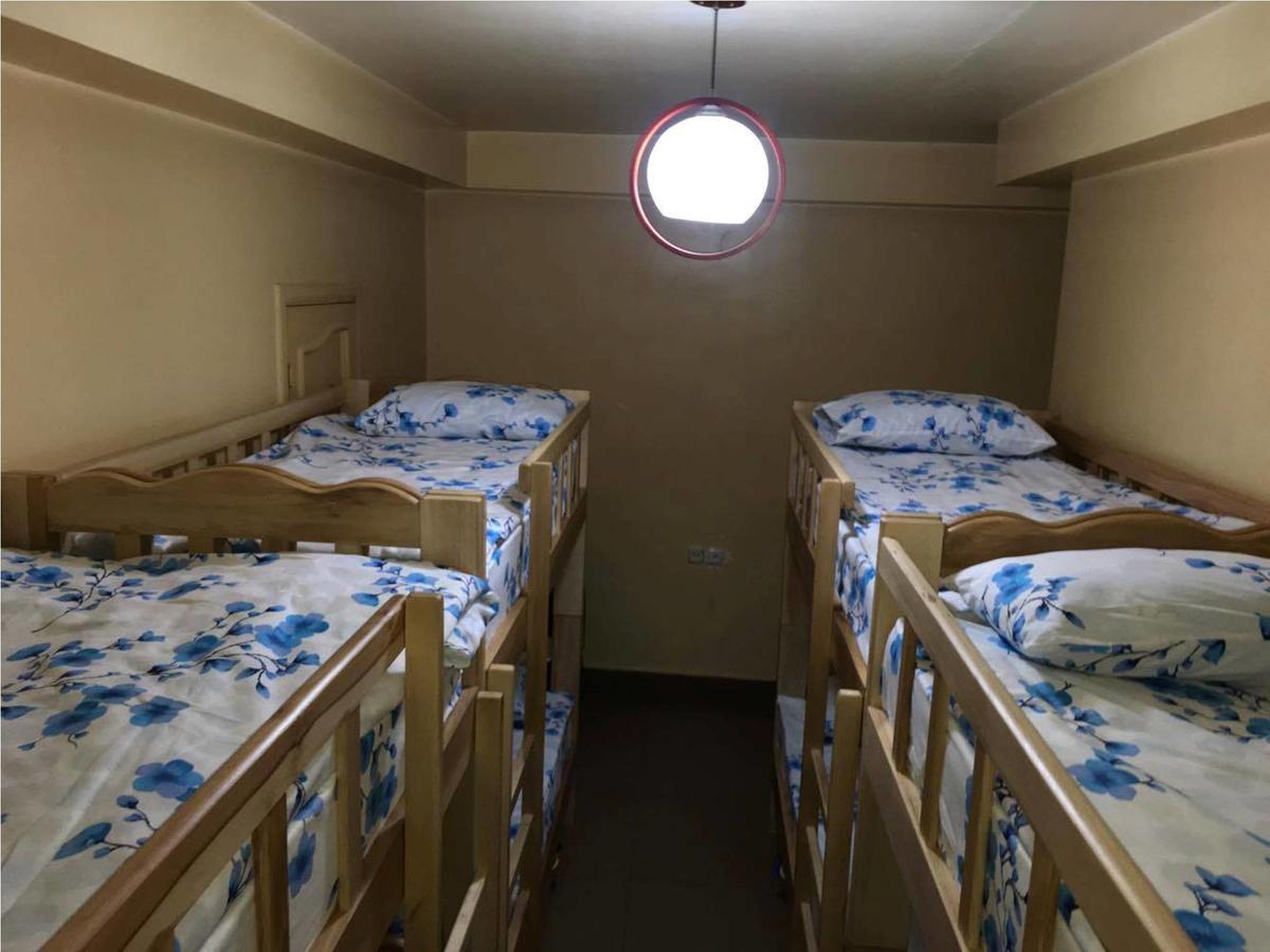 耶烈万 共和广场最好旅馆旅舍 外观 照片