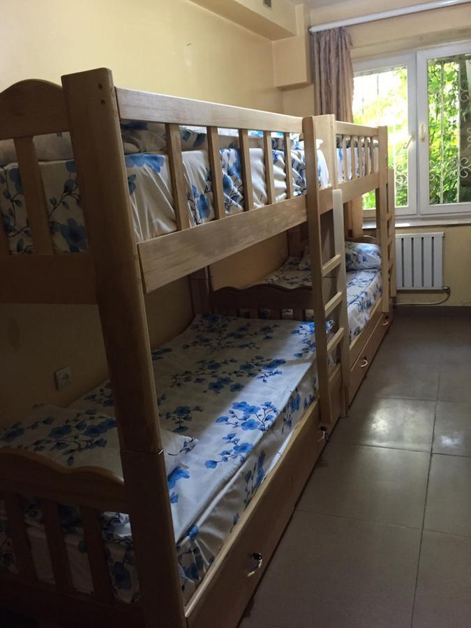 耶烈万 共和广场最好旅馆旅舍 外观 照片