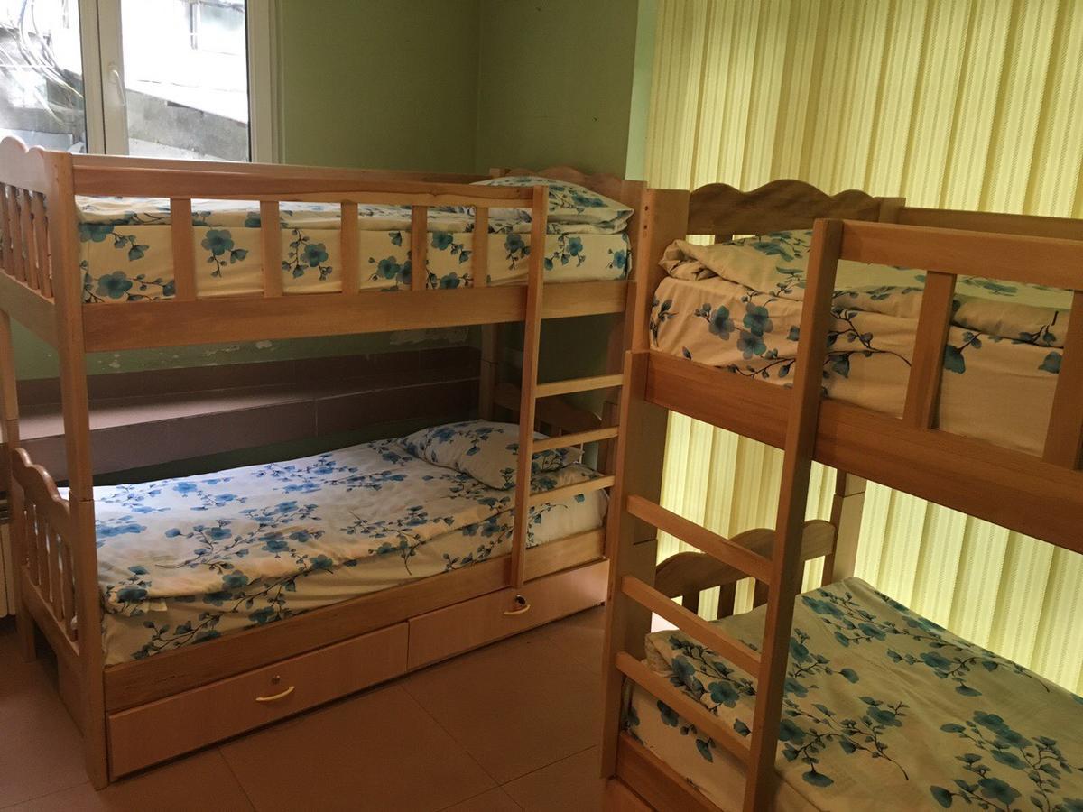 耶烈万 共和广场最好旅馆旅舍 外观 照片