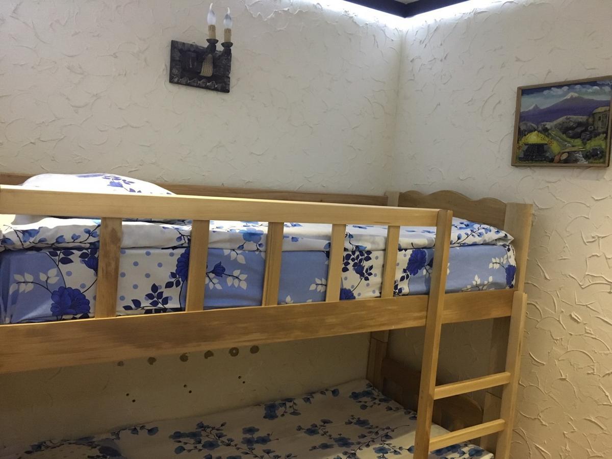 耶烈万 共和广场最好旅馆旅舍 外观 照片