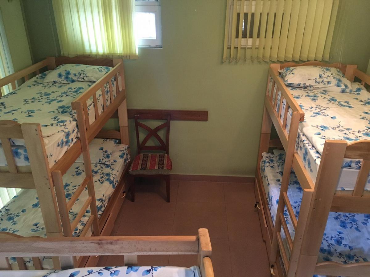 耶烈万 共和广场最好旅馆旅舍 外观 照片