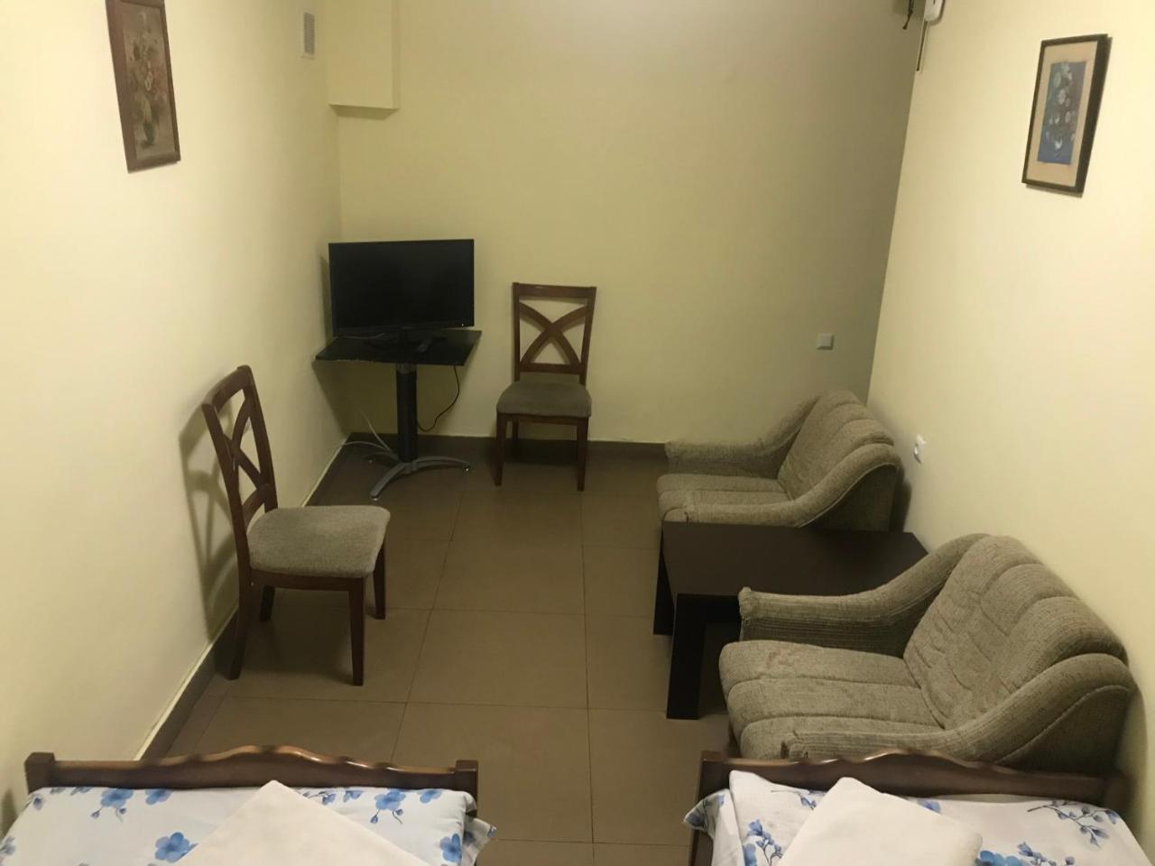 耶烈万 共和广场最好旅馆旅舍 外观 照片