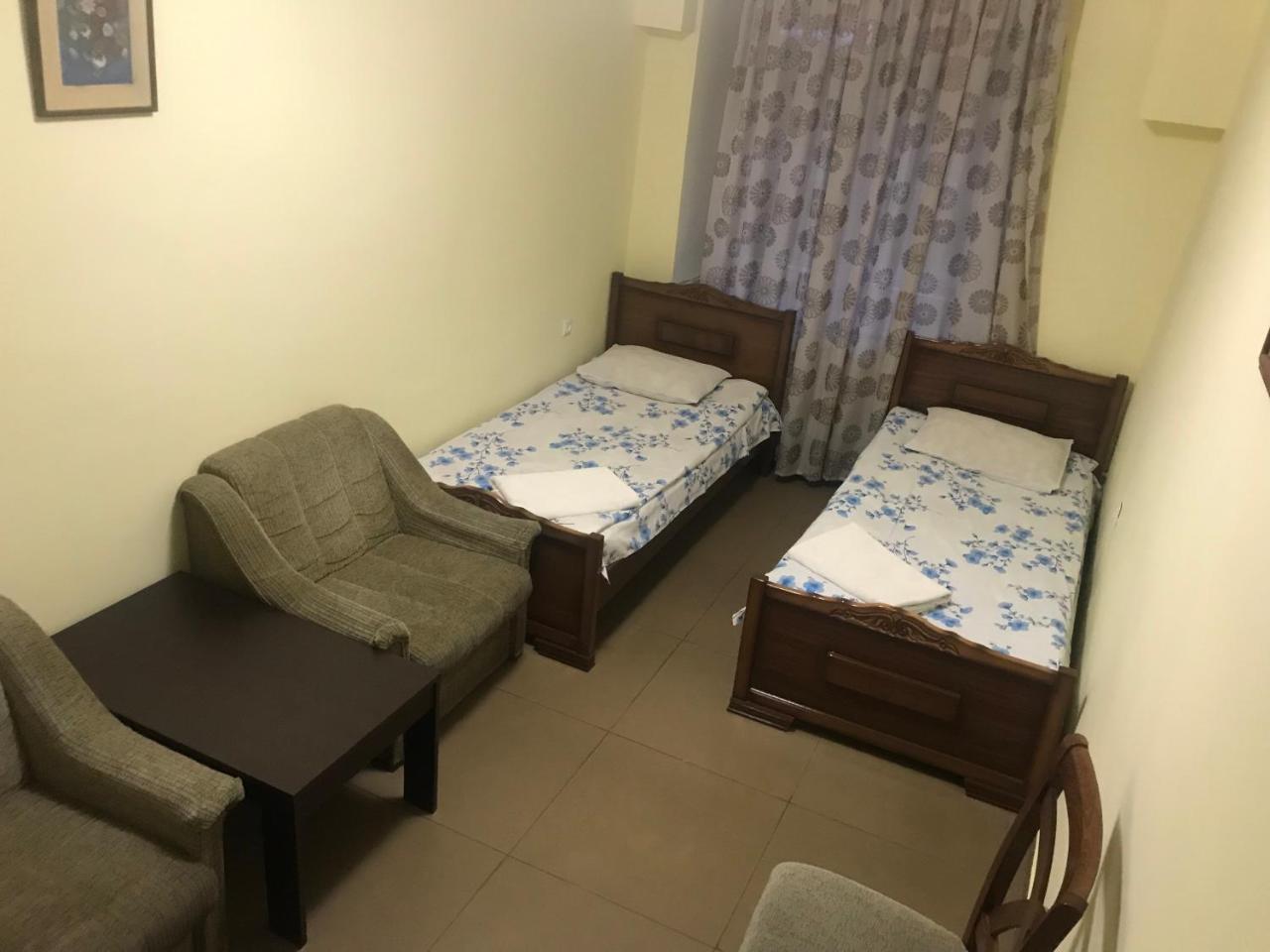 耶烈万 共和广场最好旅馆旅舍 外观 照片