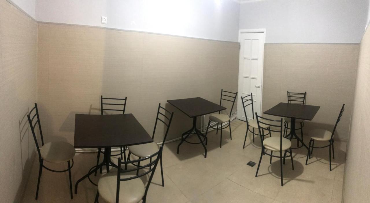 耶烈万 共和广场最好旅馆旅舍 外观 照片